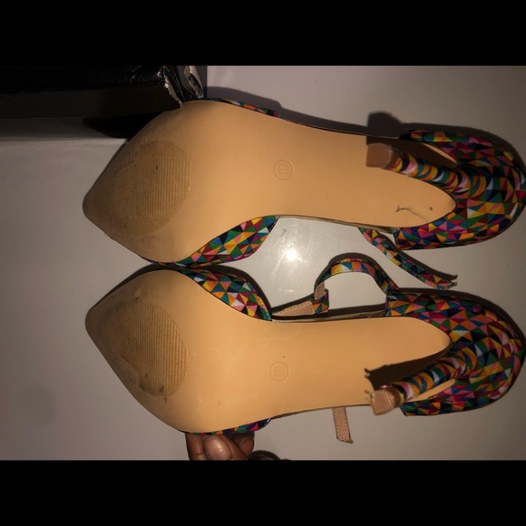 Colored aztec pattern pumps - Picture 7 of 7